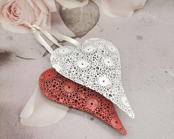 2ef251a3-6195-4a29-a6b5-8002d649df7a Charming Valentine's Day hanging decorations featuring intricate hollow metal heart craft pendants.